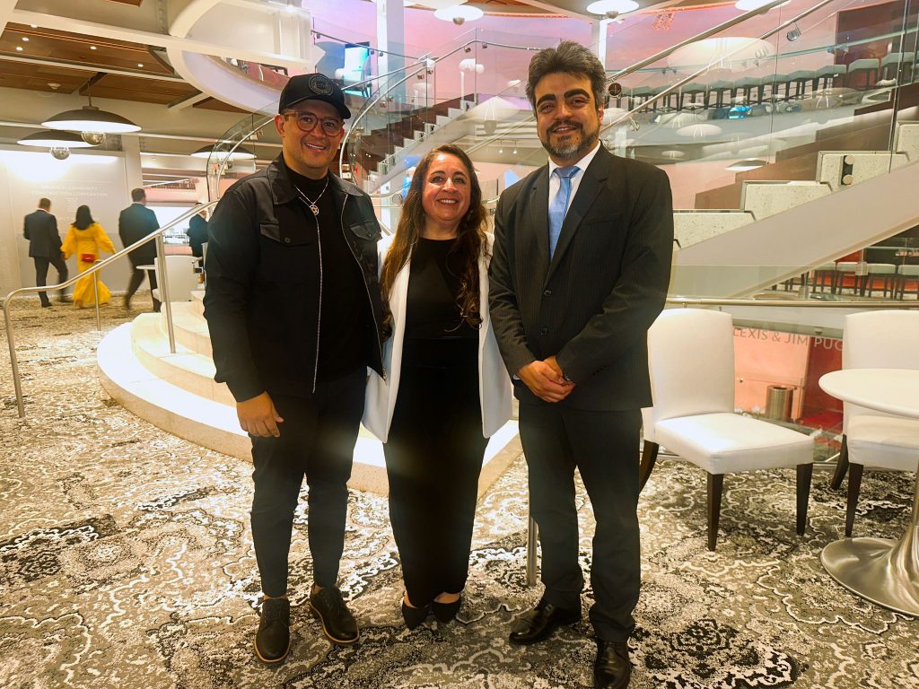 Noite de gala em Orlando: TV Connect USA celebra novo momento no Connext 2025 com grandes personalidades.