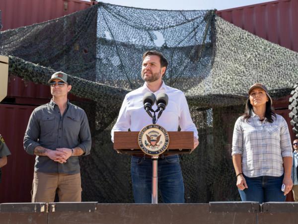 vance-afirma-que-trump-quer-finalizar-muro-na-fronteira-sul-ate--durante-visita-ao-texas