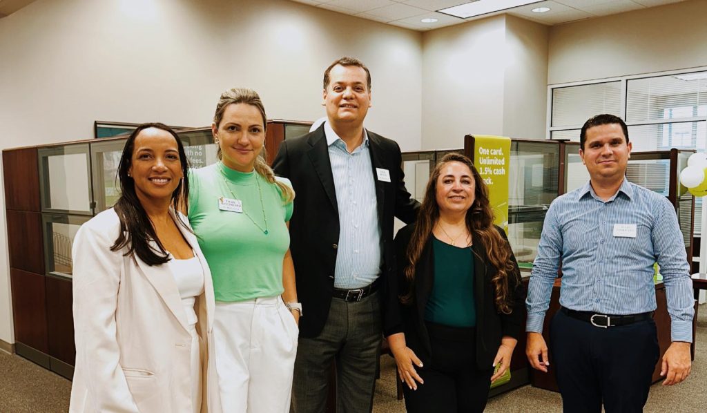 Banco americano recebe brasileiros pela primeira vez em workshop exclusivo em Orlando.
