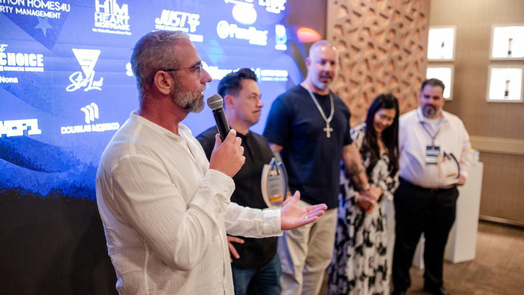 Amigos nos EUA: networking de alto nível fortalece comunidade em Orlando.