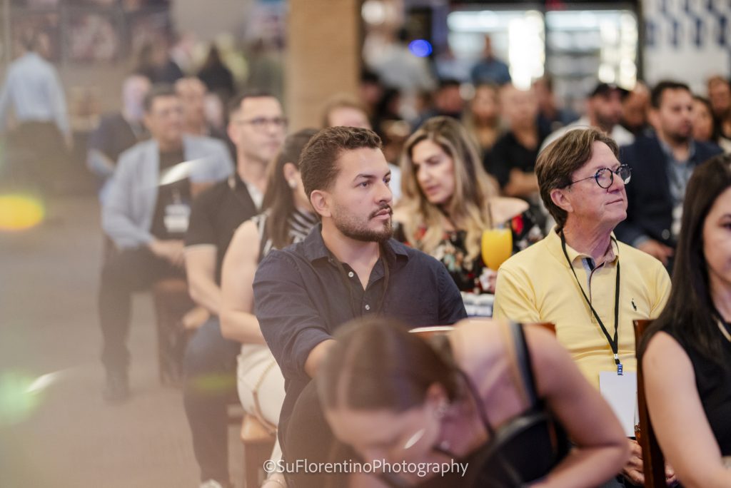 Amigos nos EUA: networking de alto nível fortalece comunidade em Orlando.