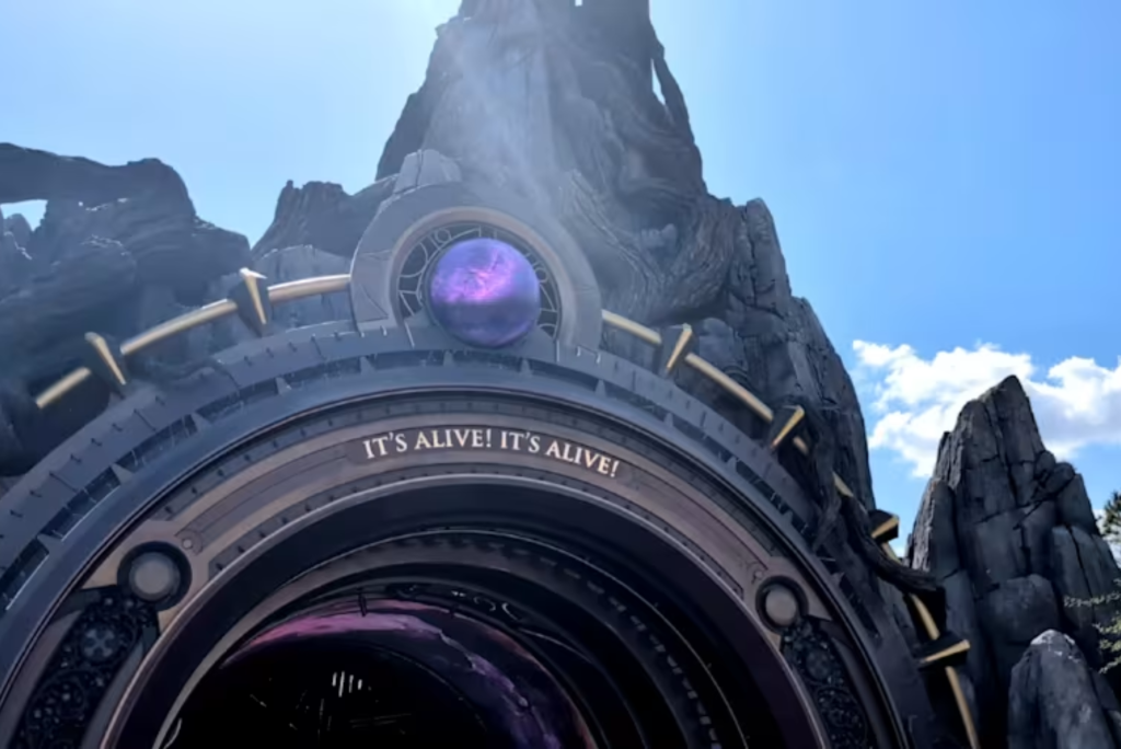 Dark Universe no Epic Universe: o renascimento dos monstros clássicos da Universal em um novo capítulo sombrio e grandioso.