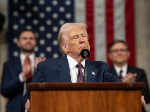 juiza-dos-eua-diz-nao-ao-plano-de-trump-de-tirar-status-legal-de-migrantes-da-era-biden