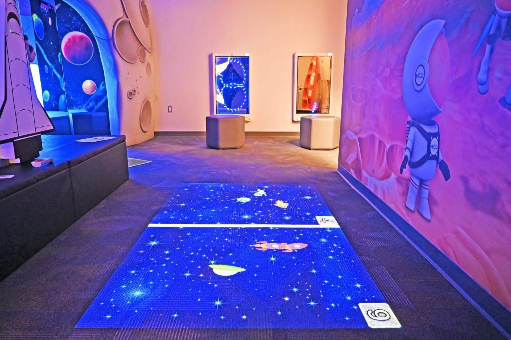 Aeroporto de Orlando inaugura sala sensorial para viajantes com sensibilidades sensoriais.