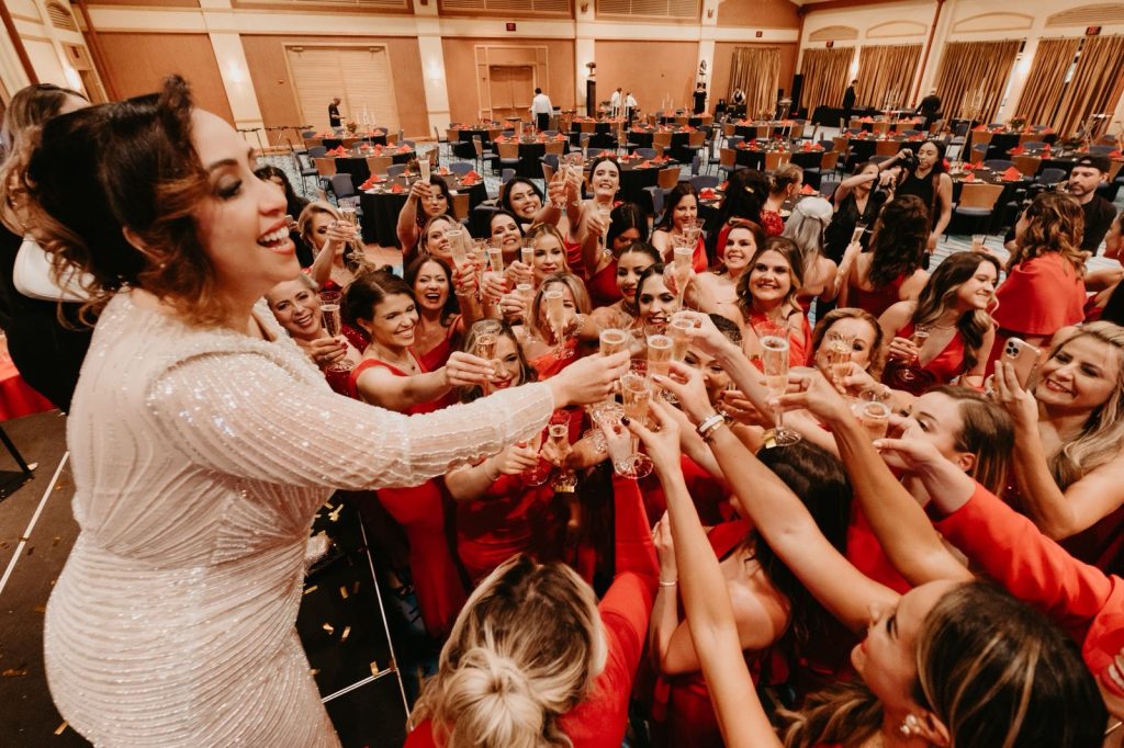 Lançamento da 2ª edição do livro ‘Negócios sobre Saltos’ movimenta Orlando com noite de inspiração e conexões.