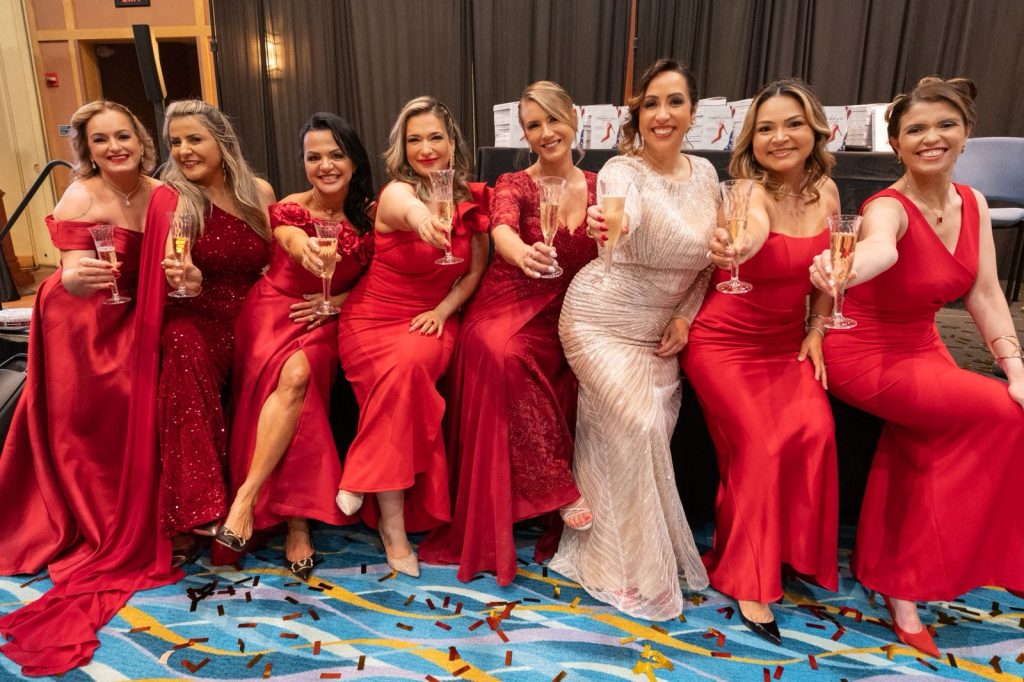 Lançamento da 2ª edição do livro ‘Negócios sobre Saltos’ movimenta Orlando com noite de inspiração e conexões.