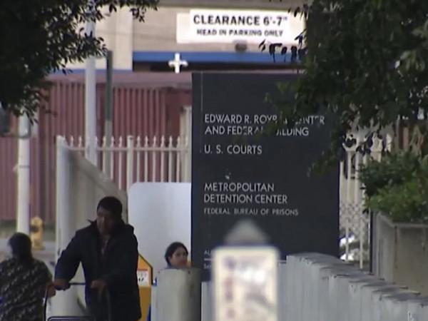 imigrantes-sao-presos-em-porao-de-predio-federal-durante-check-ins-com-o-ice-em-los-angeles
