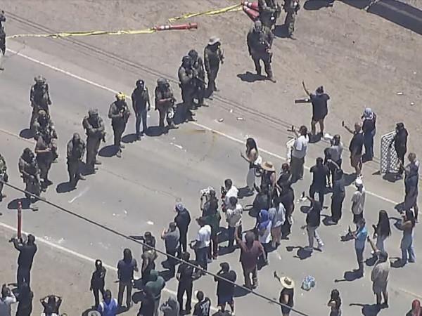 confronto-entre-ice-e-manifestantes-agita-operacao-em-fazenda-de-cannabis-na-california