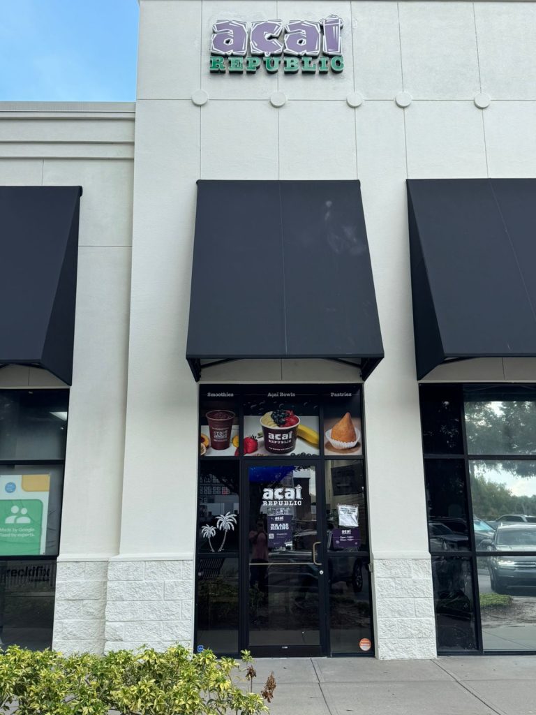 "Açaí Republic comemora inauguração de nova loja em Ocoee, Flórida"