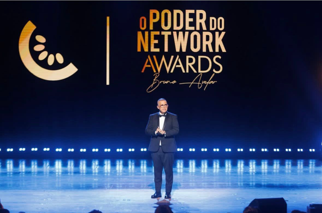 Primeira edição do poder do Network Awards reúne grandes nomes no Theatro Municipal de São Paulo.