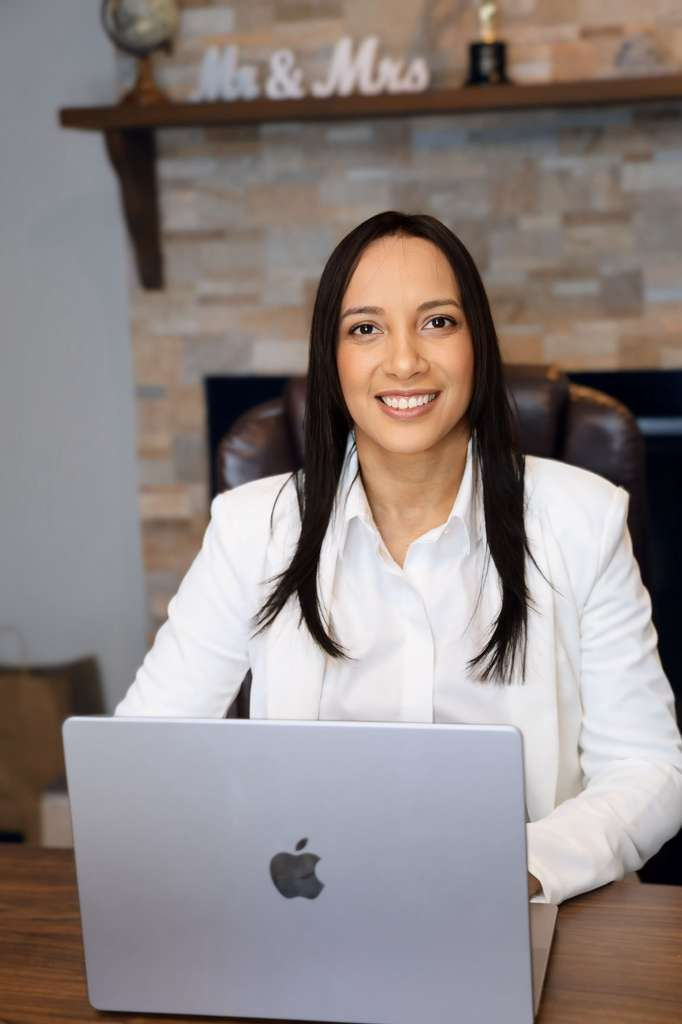 Renata Rodrigues: da jornada de imigrante à liderança de um movimento que conecta mulheres brasileiras em Orlando.