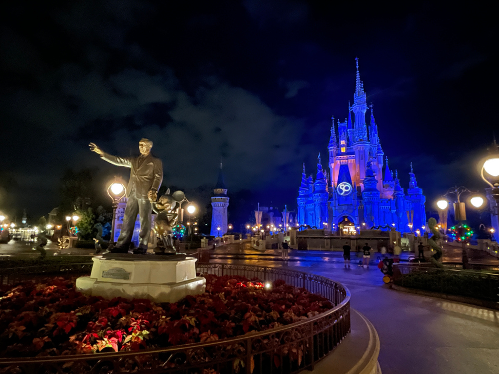 Magic Kingdom segue como parque temático mais visitado do mundo, enquanto Epic Universe estreia no ranking