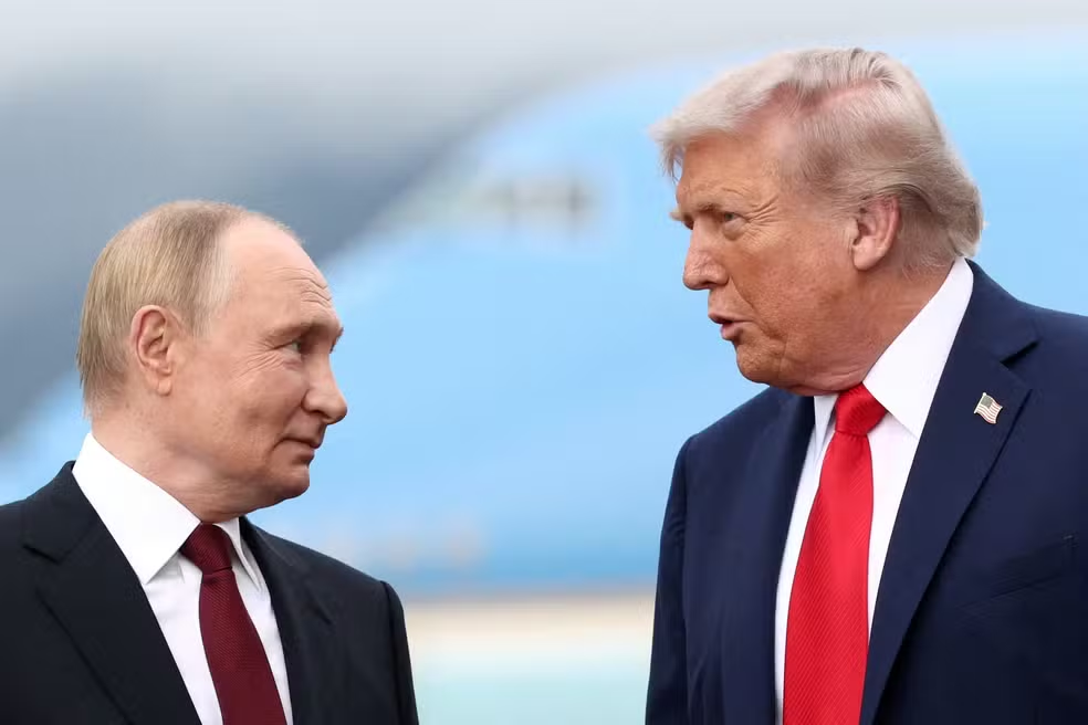Democratas acusam Rússia de promover campanha de desinformação contra opositores de Trump antes das eleições nos EUA