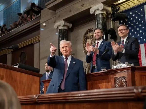 trump-pretende-ativar-lei-de--para-deportacoes-rapidas-de-imigrantes