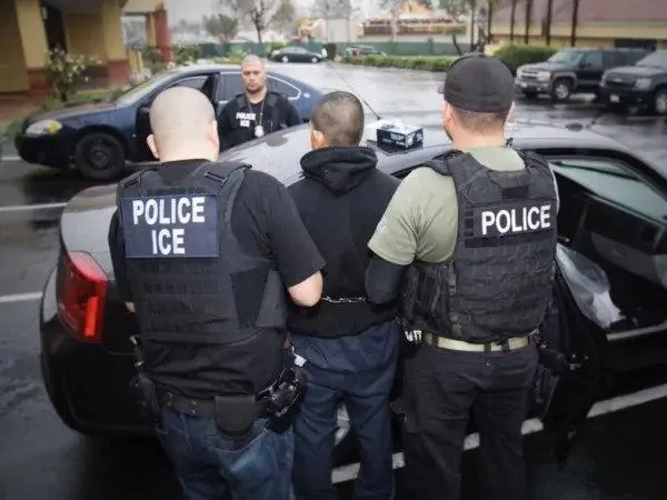 ofensiva-migratoria-de-trump-deixa-agentes-do-ice-esgotados-e-agencia-em-crise