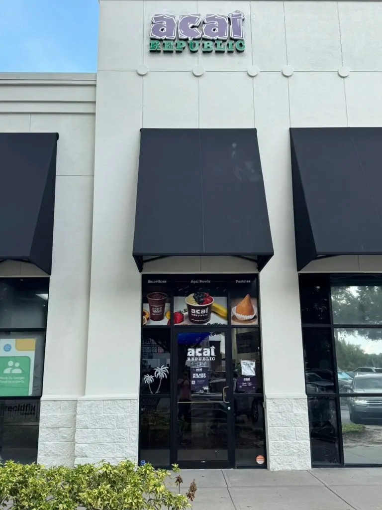 "Açaí Republic comemora inauguração de nova loja em Ocoee, Flórida"
