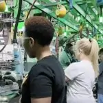 fabrica-em-louisville-demite-imigrantes-apos-fim-da-protecao-legal-do-governo-trump