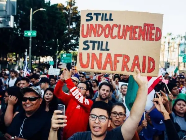 florida-registra-aumento-de-imigrantes-sem-documentos-e-oferece-protecao-a-quem-coopera-em-casos-de