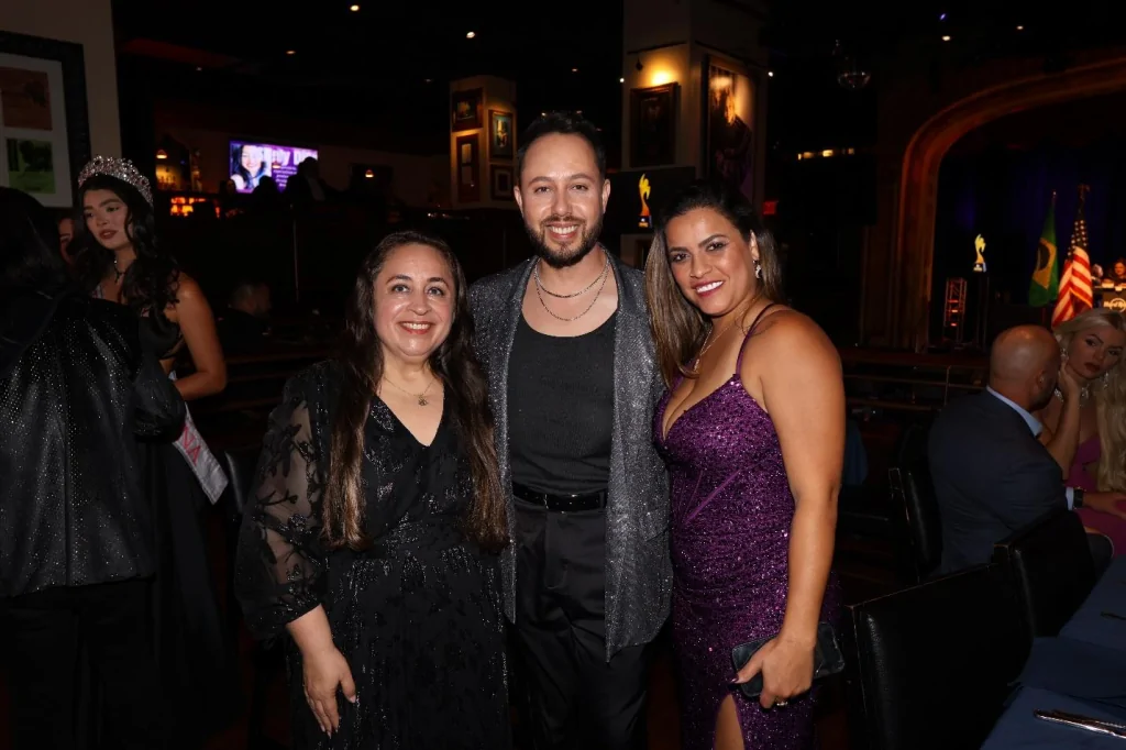 "Notáveis awards faz história como o primeiro prêmio brasileiro no Hard Rock Café, Times Square"