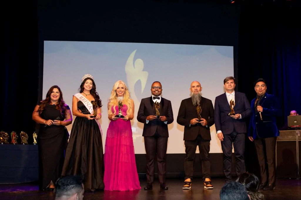 "Notáveis awards faz história como o primeiro prêmio brasileiro no Hard Rock Café, Times Square"