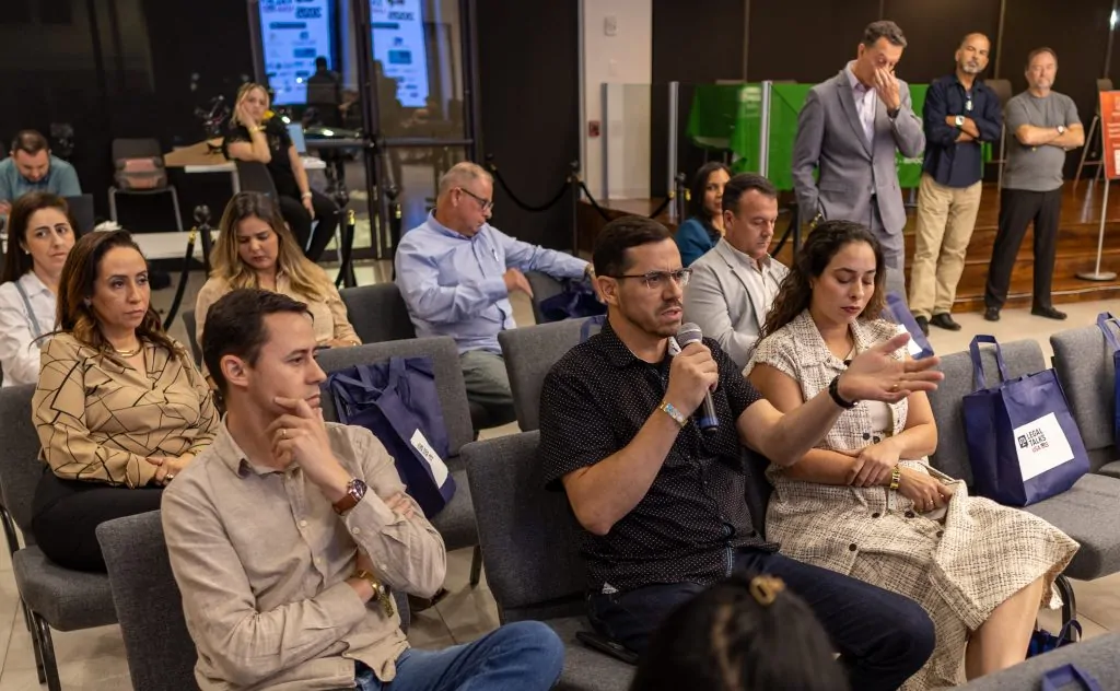 Primeira edição do Legal Talks USA promove acesso gratuito à informação e fortalece a comunidade imigrante na Flórida.